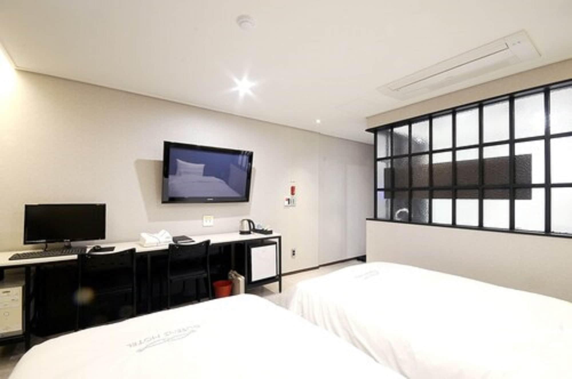 Queens Hotel Seomyeon ปูซาน ภายนอก รูปภาพ