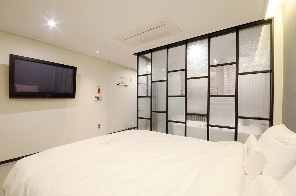 Queens Hotel Seomyeon ปูซาน ภายนอก รูปภาพ