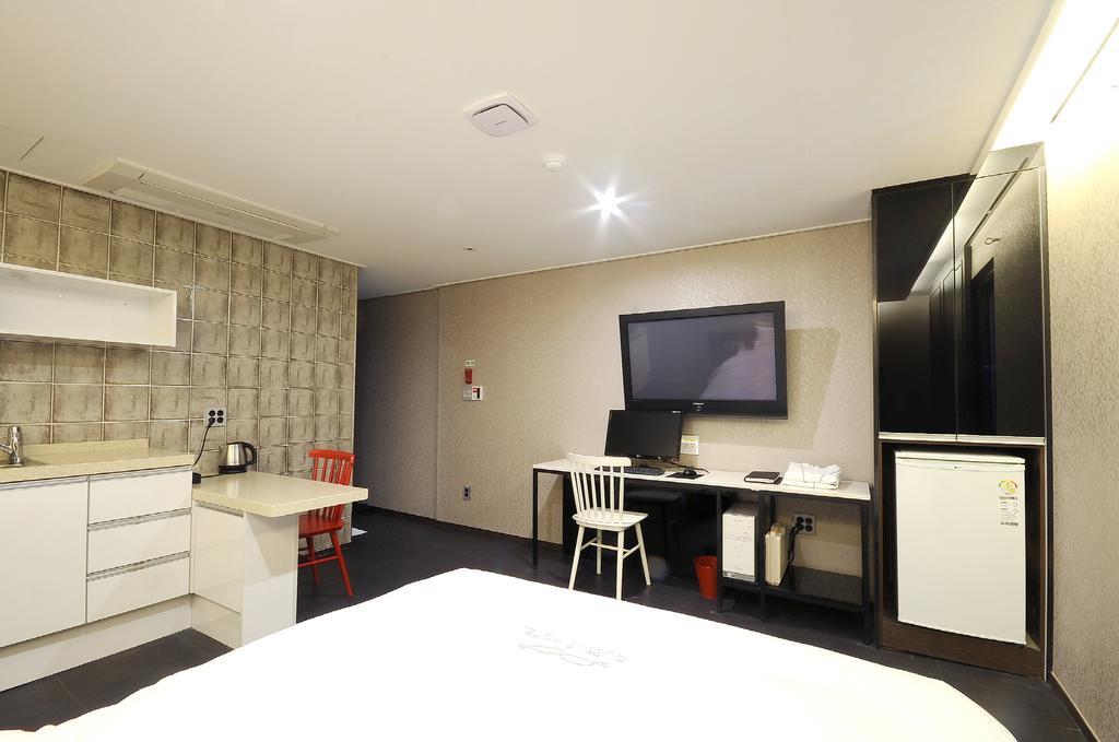 Queens Hotel Seomyeon ปูซาน ภายนอก รูปภาพ
