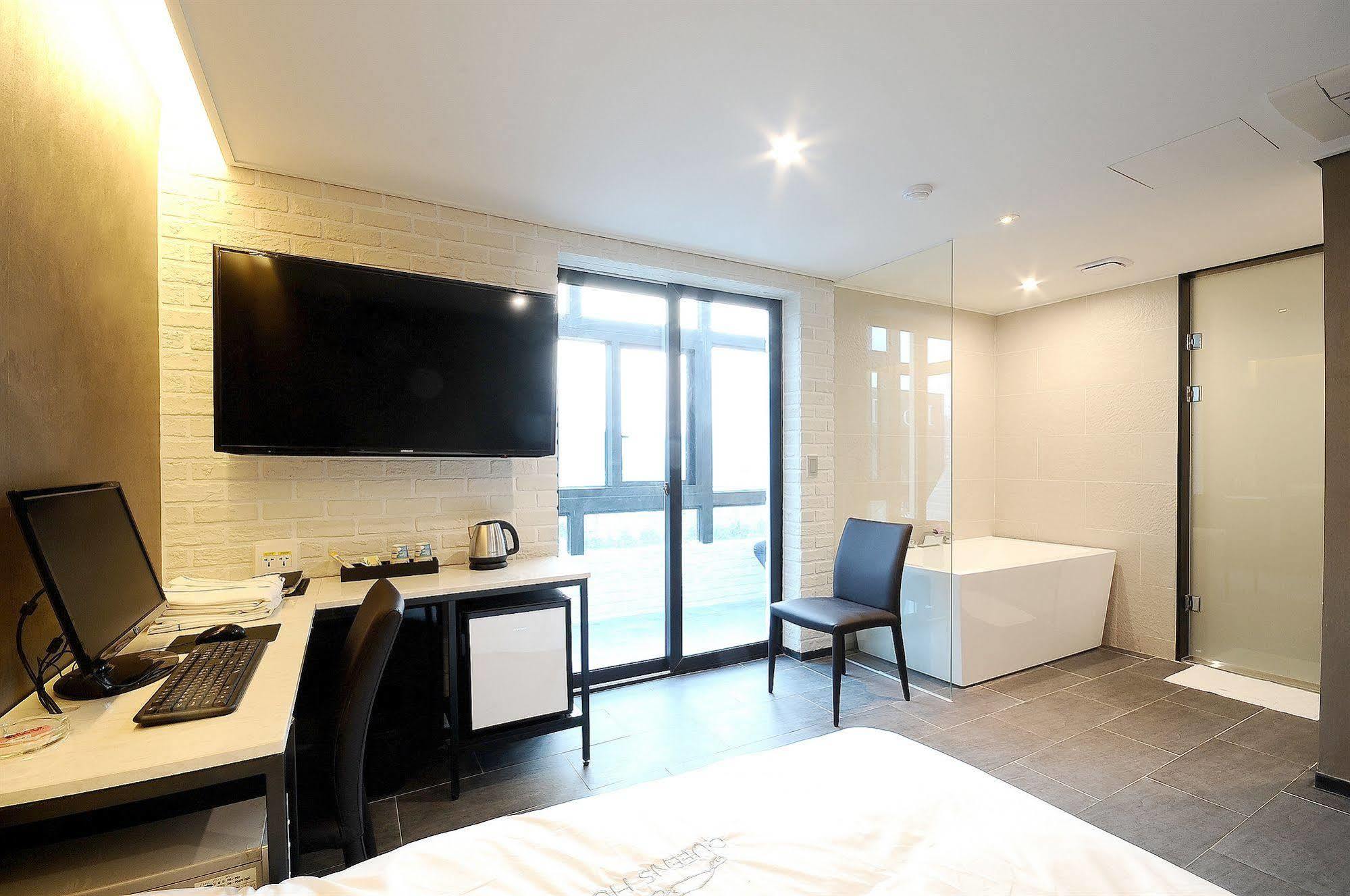 Queens Hotel Seomyeon ปูซาน ภายนอก รูปภาพ